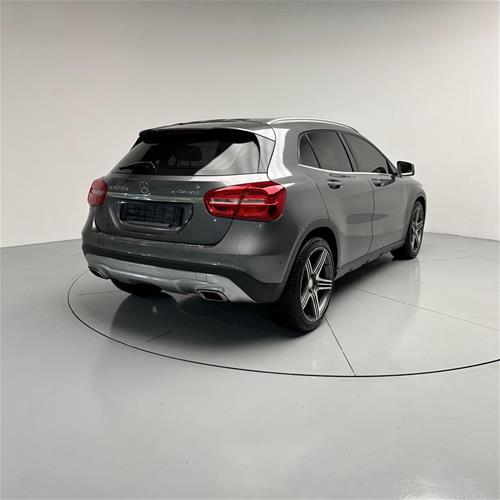 SHITET Mercedes GLA 200d 4 MATIC