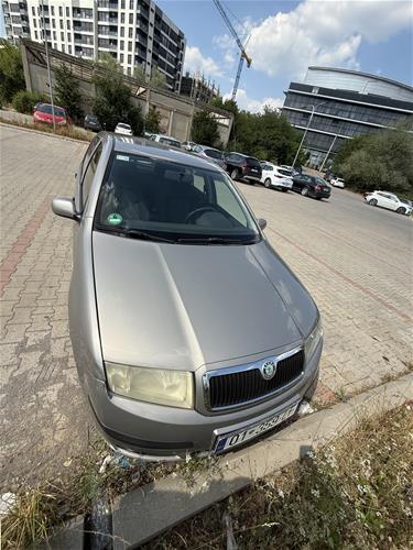 Shes veturën Skoda fabia