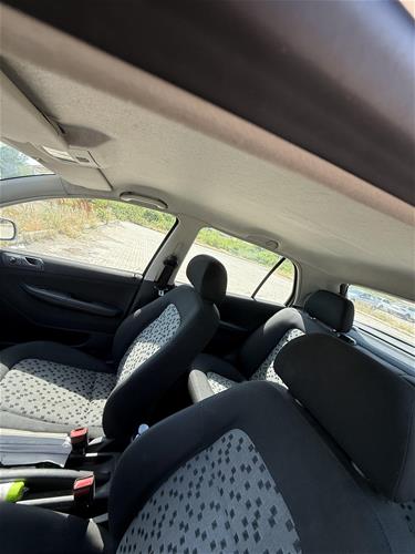 Shes veturën Skoda fabia