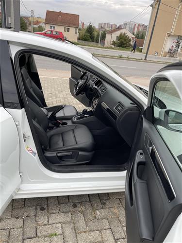 Volkswagen Jetta 2.0 TDI Premium Automatik BlueMotion – 150 Kuaj Fuqi