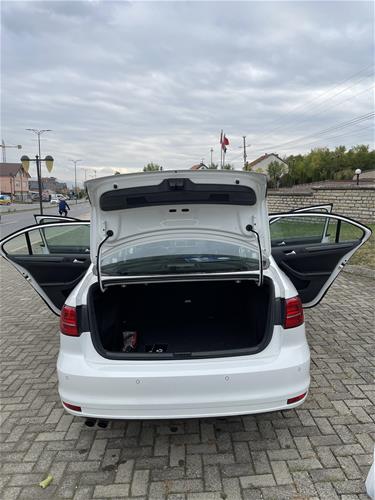 Volkswagen Jetta 2.0 TDI Premium Automatik BlueMotion – 150 Kuaj Fuqi