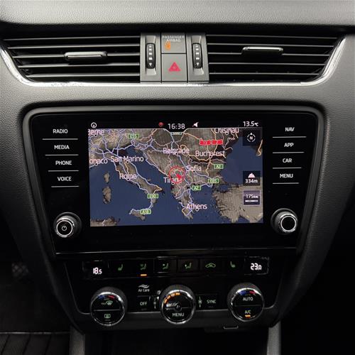SKODA OCTAVIA 2.0TDI 4x4 DSG - BLUEMOTION
