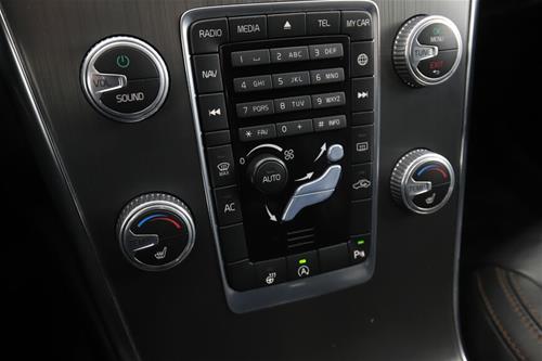 Volvo XC60 D4 - Familjare, e Sigurt dhe e Mirëmbajtur