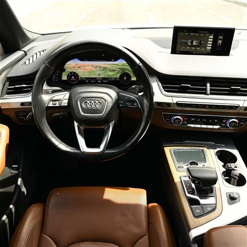 shes veturen audi Q7