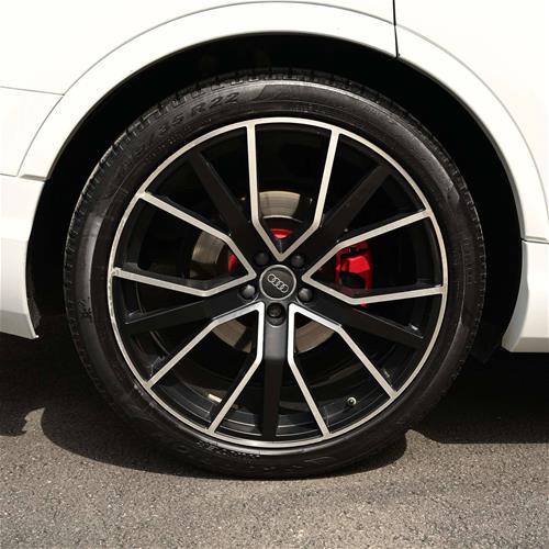shes veturen audi Q7