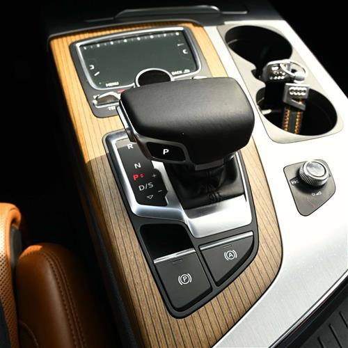 shes veturen audi Q7