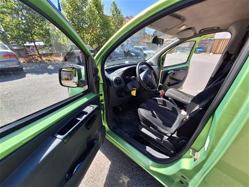 Shes veturen fiat fiorino 1.4 benzine.