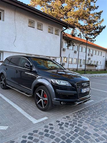 Shes veturen Audi Q7