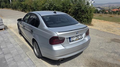 Shitet: BMW E90 318d (Viti 2006)