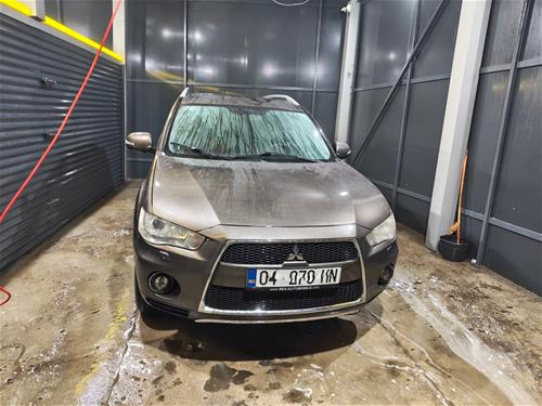 Shes Mitsubishi Outlander