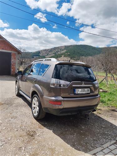 Shes Mitsubishi Outlander