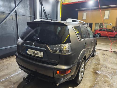 Shes Mitsubishi Outlander