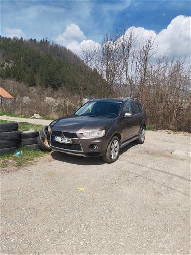 Shes Mitsubishi Outlander