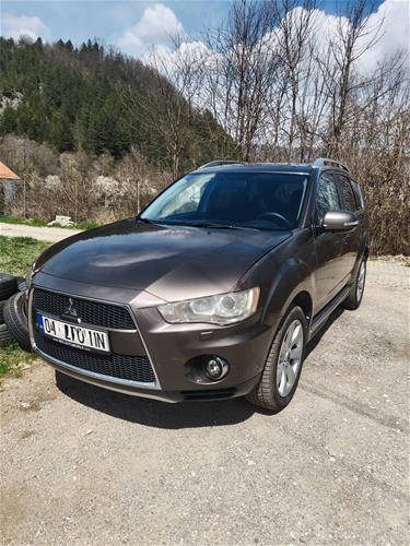 Shes Mitsubishi Outlander