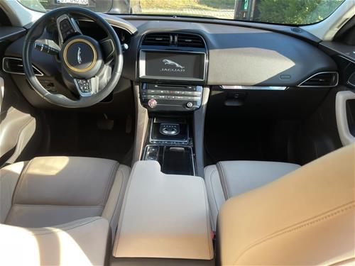 Shes veturen  Jaguar F-Pace