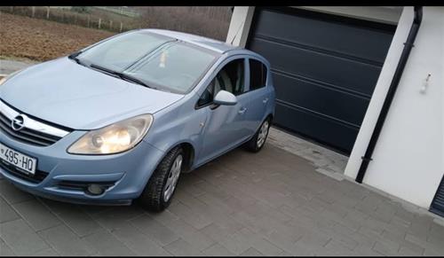 Shes veturen Opel Corsa