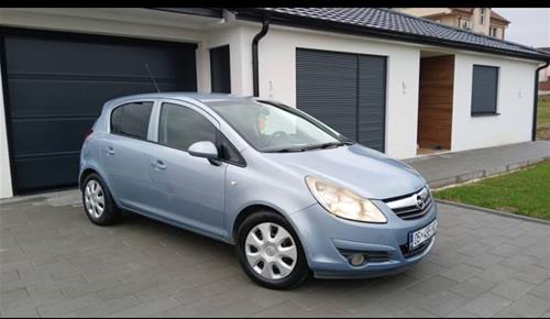 Shes veturen Opel Corsa