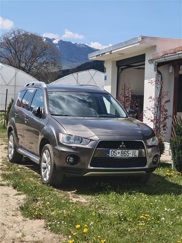 Shes Mitsubishi Outlander