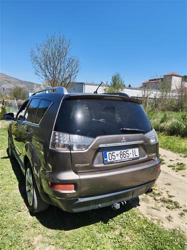 Shes Mitsubishi Outlander