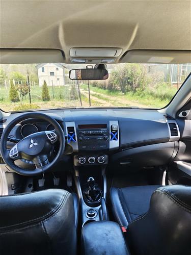 Shes Mitsubishi Outlander