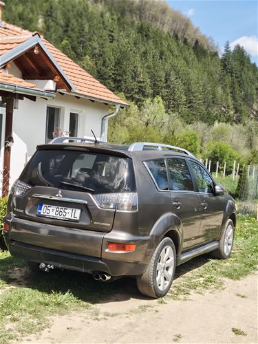 Shes Mitsubishi Outlander