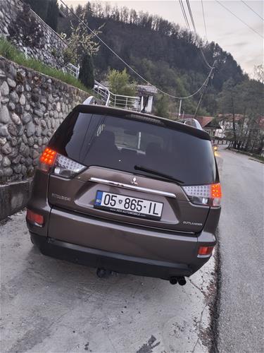 Shes Mitsubishi Outlander