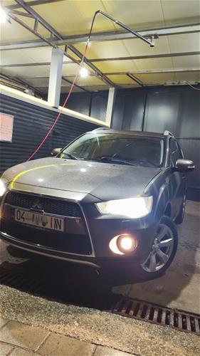 Shes Mitsubishi Outlander