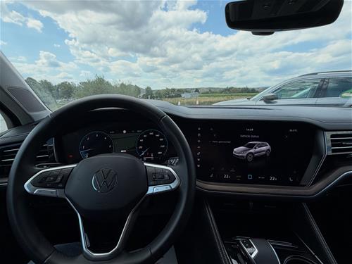 VW TOUAREG Elegance - 4Motion | Viti 2025