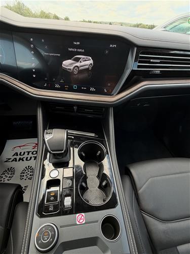 VW TOUAREG Elegance - 4Motion | Viti 2025