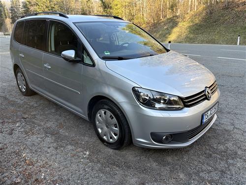 Shitet Volkswagen Touran 1.6 TDI, 105 PS, viti 2014, me 7 ulëse, manual 6-shpejtësi.