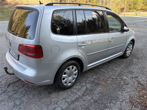 Shitet Volkswagen Touran 1.6 TDI, 105 PS, viti 2014, me 7 ulëse, manual 6-shpejtësi.