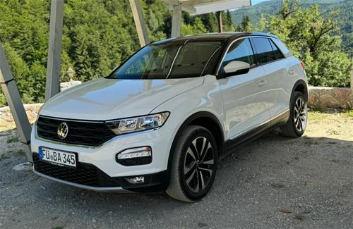 Shes veturen VW Model T-Roc