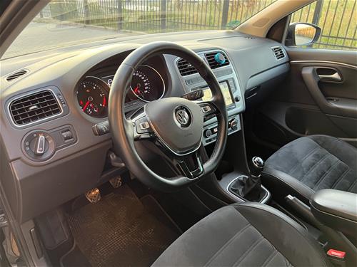 VW POLO HIGH LINE 2015