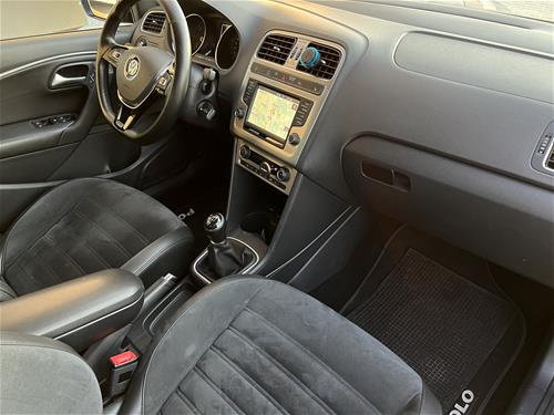 VW POLO HIGH LINE 2015