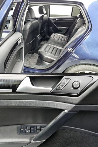 Shes veturën Volkswagen Golf 7 2.0 Premium