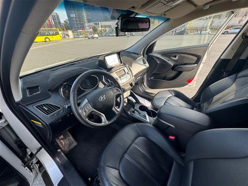 Shes Hyundai Tucson 2013