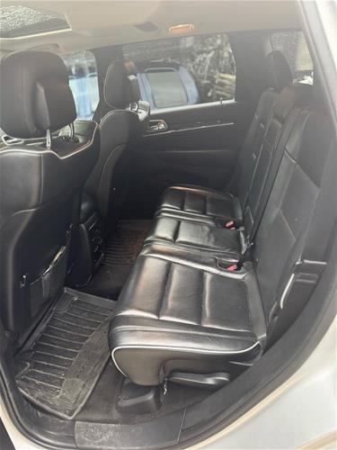 Shes veturen Jeep Grand Cherokee