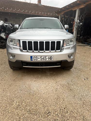 Shes veturen Jeep Grand Cherokee