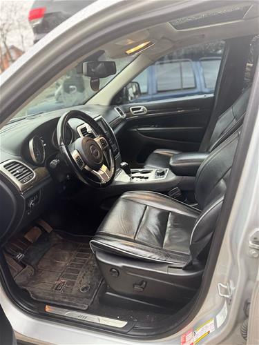 Shes veturen Jeep Grand Cherokee