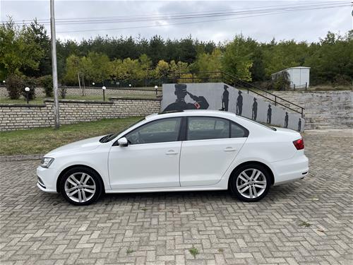 Volkswagen Jetta 2.0 TDI Premium Automatik BlueMotion – 150 Kuaj Fuqi