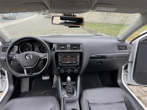 Volkswagen Jetta 2.0 TDI Premium Automatik BlueMotion – 150 Kuaj Fuqi