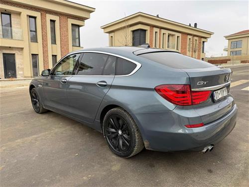 Shes veturen BMW GT 530d