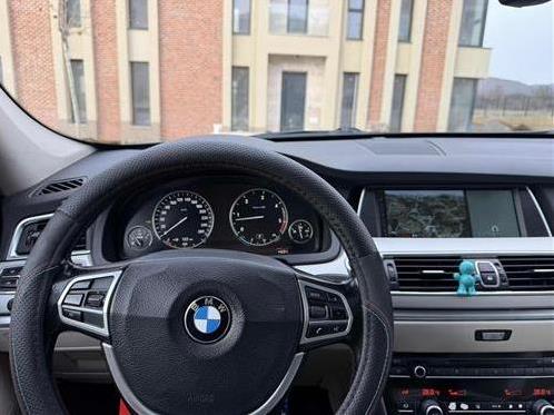 Shes veturen BMW GT 530d