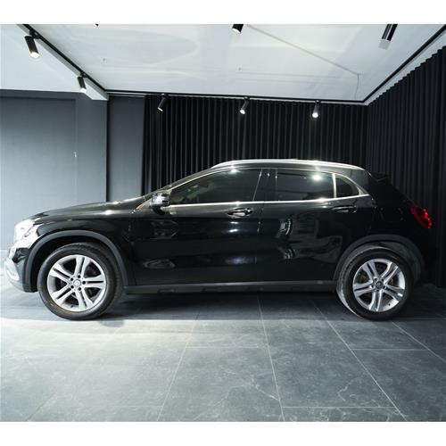 MERCEDES BENZ GLA 200