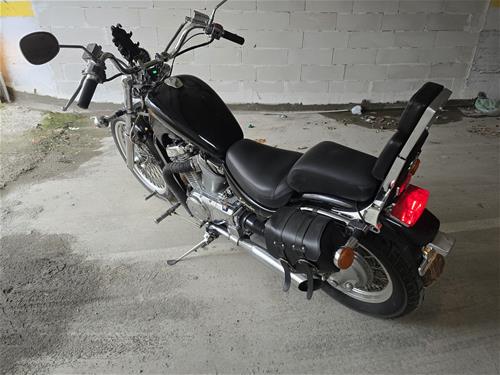 Shes Suzuki Intruder VS750