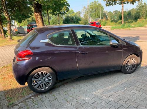 Peugeot 1.6 208.2015