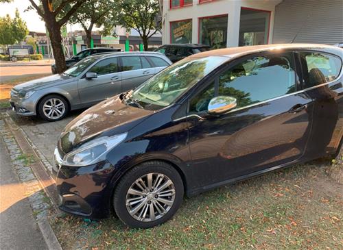 Peugeot 1.6 208.2015