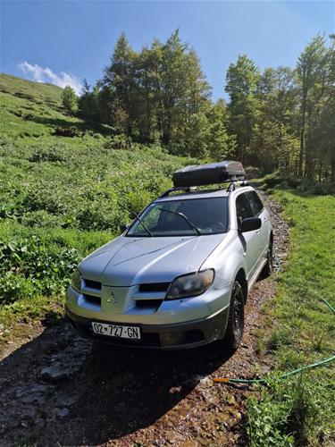 🚗 Mitsubishi Outlander 2004 – 2.0 Benzinë + Plin – 4x4 – 190,000 km .