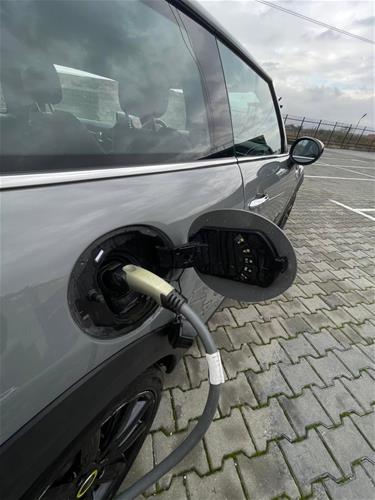 • Mini Cooper SE ( 100% Elektrik )