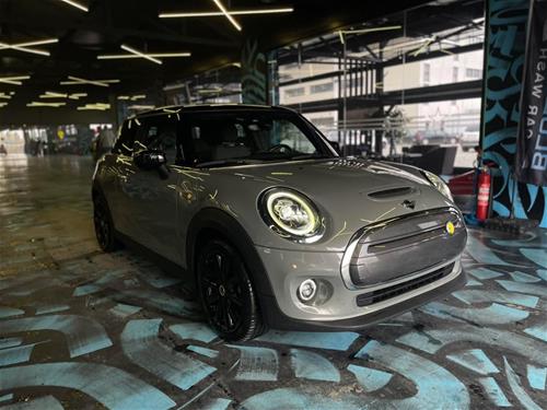• Mini Cooper SE ( 100% Elektrik )